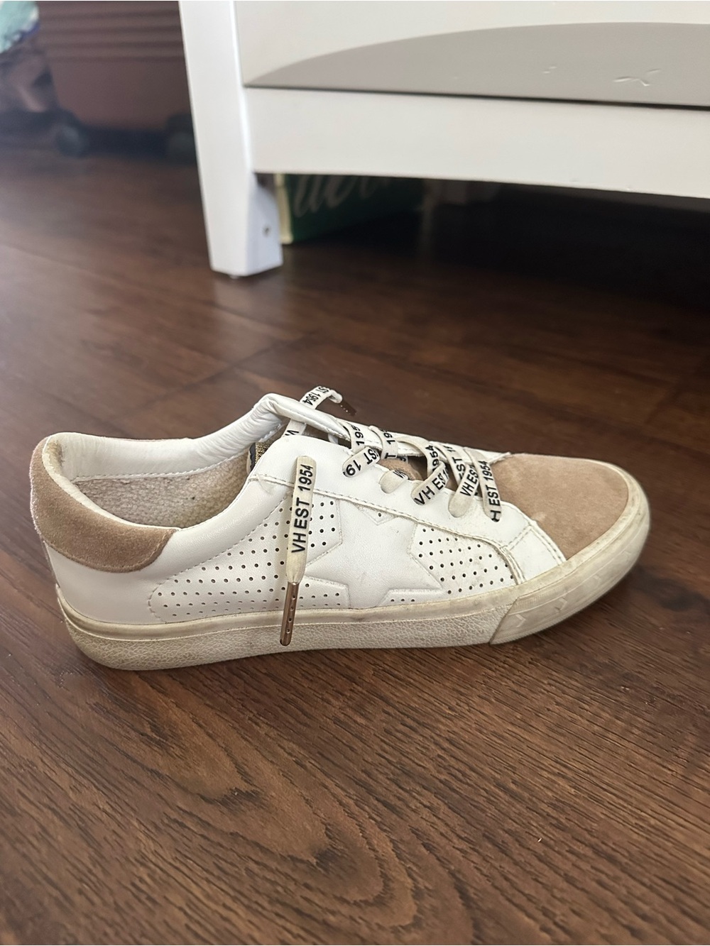 Vintage Havana White and Tan Star Detail Sneaker